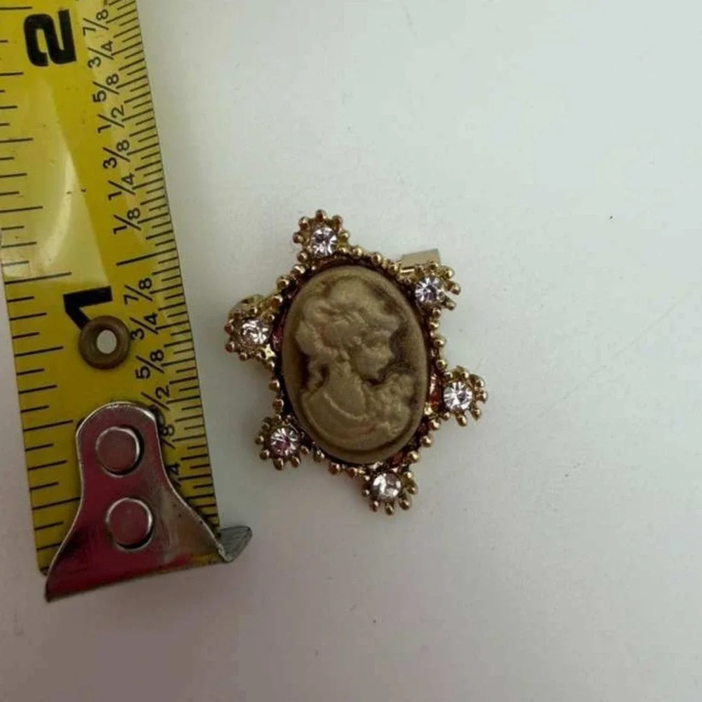 Mini Cameo Brooch – Vintage Style - Picture 4 of 4